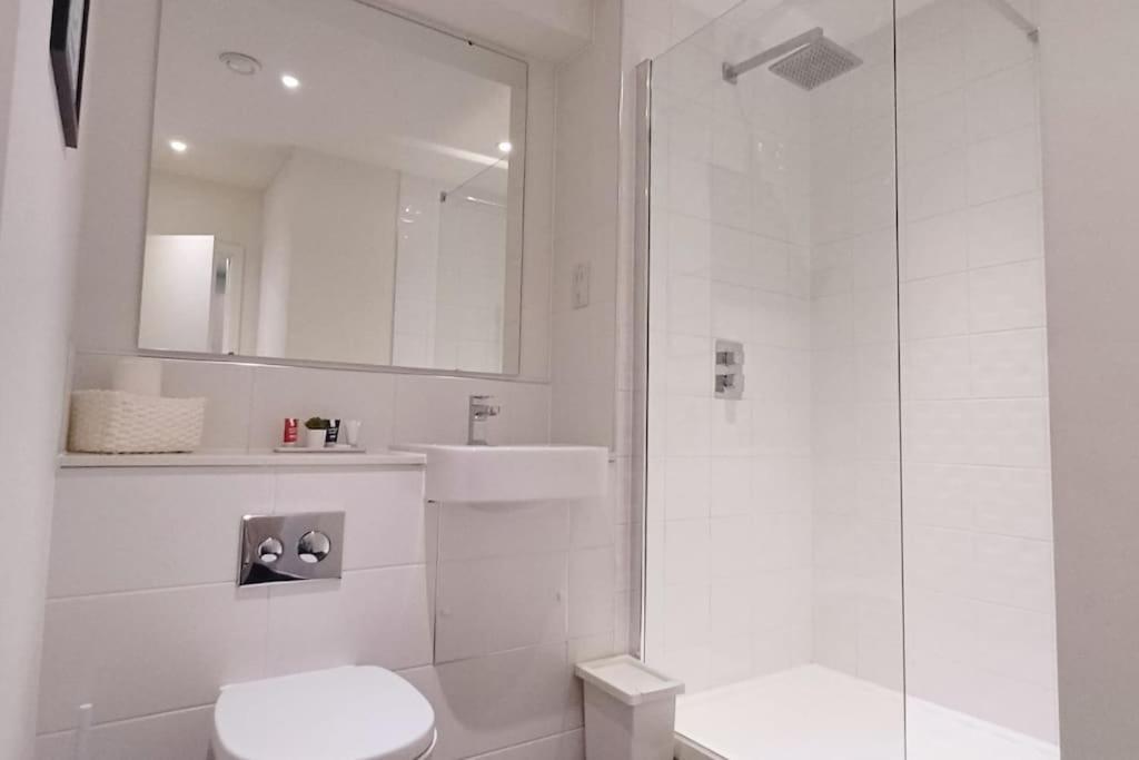 Stylish Modern 1Bed Apartment In Бедфорд Экстерьер фото